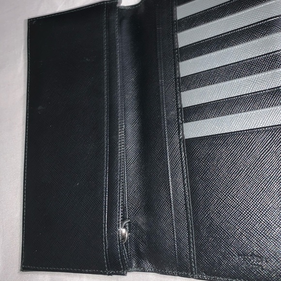 Prada Wallet - Picture 6 of 8
